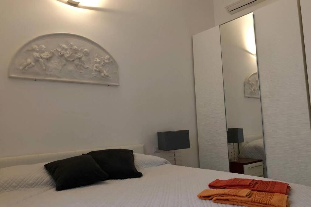 Casa Alberto Da Giussano, Elegante Bilocale In Centro Con Balcone Sul Parco Milaan Buitenkant foto